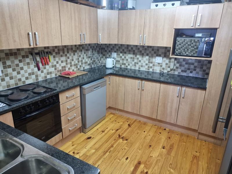 To Let 6 Bedroom Property for Rent in Outeniqua Strand Western Cape